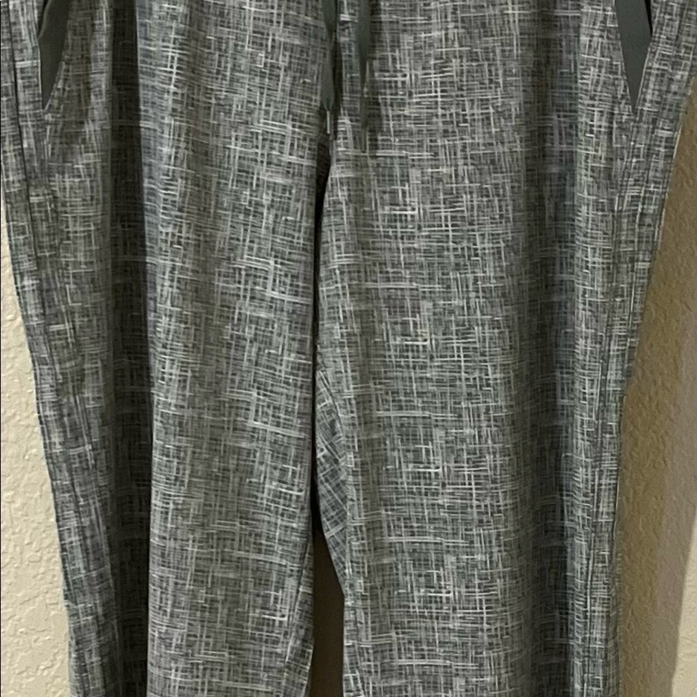 Intro active capris. Would be great for golf Comfortable and stretchy. Plus size